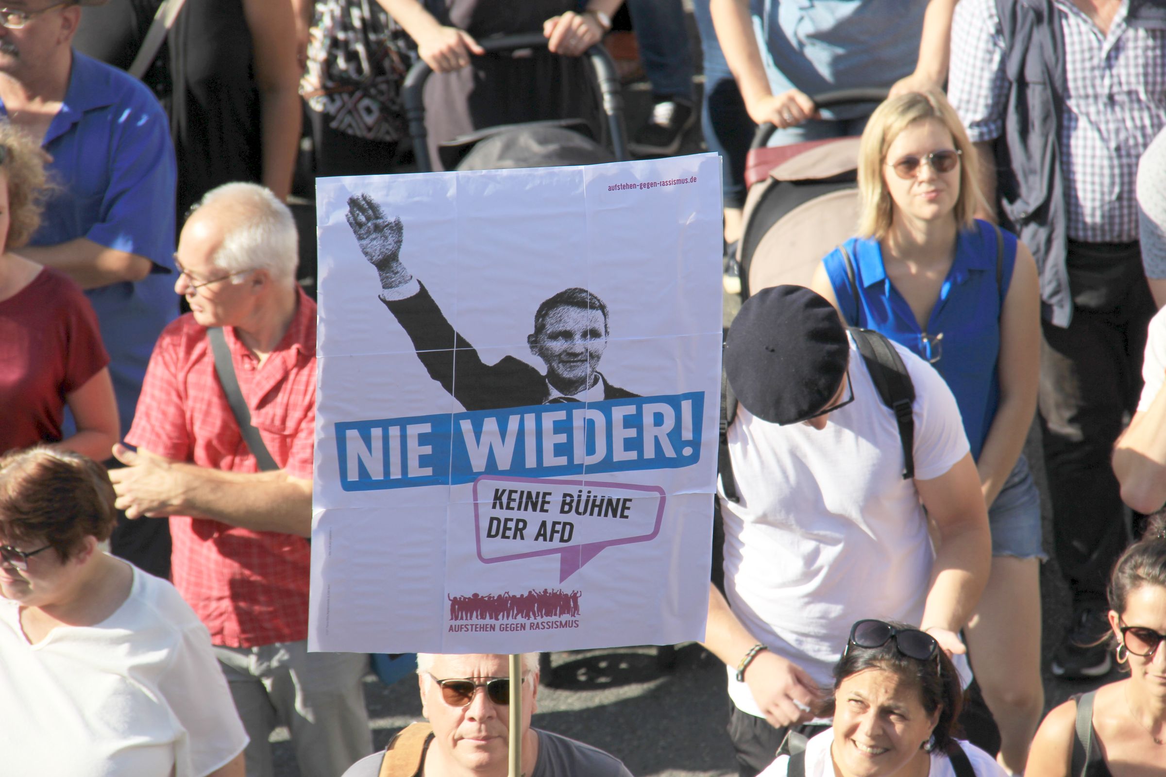 Odenwald gegen Rechts und DGB Odenwaldkreis verurteilen Hakenkreuz- Schmiererei an der jüdischen Synagoge in Michelstadt