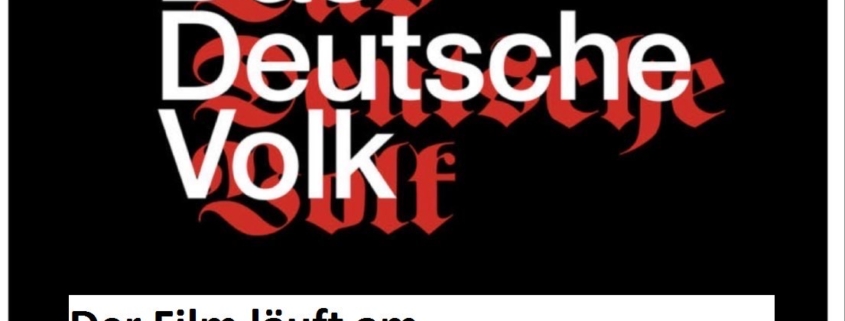 angepasstes Kinoplakat zum Film "Das Deutsche Volk". Auf tiefschwarzem Grund steht in weißer serifenloser Schrift der Titel, leicht versetzt hinterlegt mit dem Titel in roter Frakturschrift. Unten sind Zuständigkeiten Partnerorganisationen aufgelistet, auch ein Verweis auf die 75. Berlinale Special findet sich. In einer weißen Box ist auf dem Plakat ergänzt: Der Film läuft am 6. September 2025 um 20 Uhr im Programmkino REX, Darmstadt. Ganz oben steht Hashtag Say Their Names.